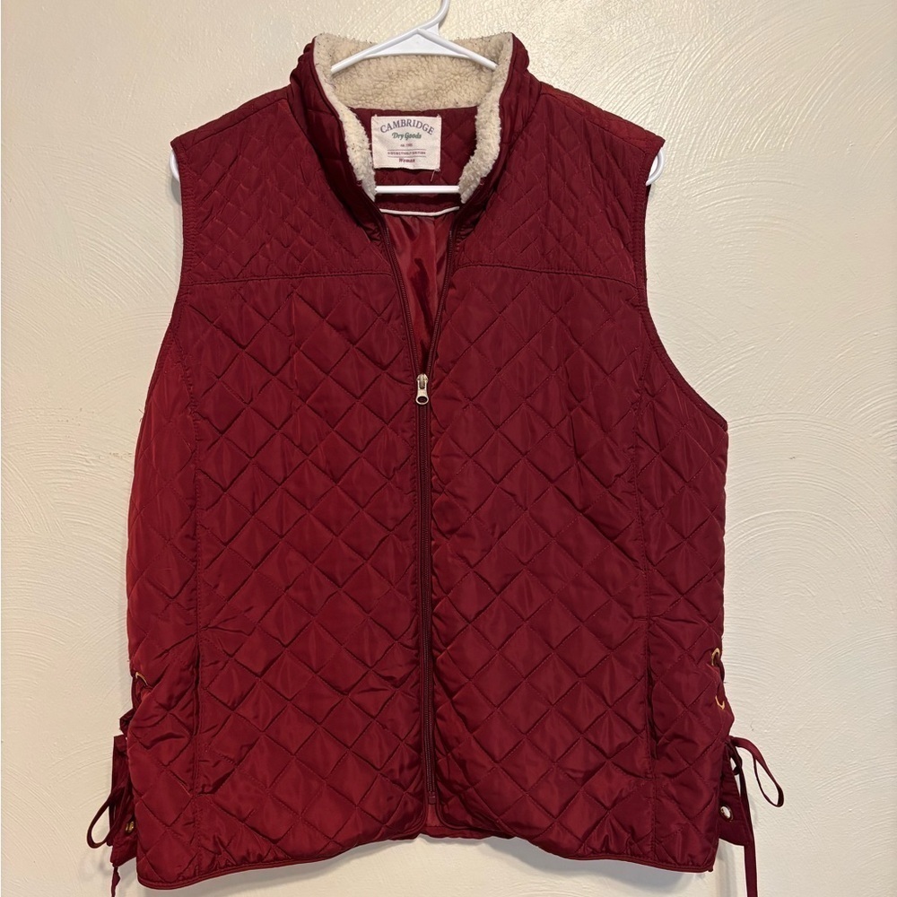 Cambridge Dry Goods Quilted Vest Sherpa Lined Lace-Up Sides Women’s Large Maroon